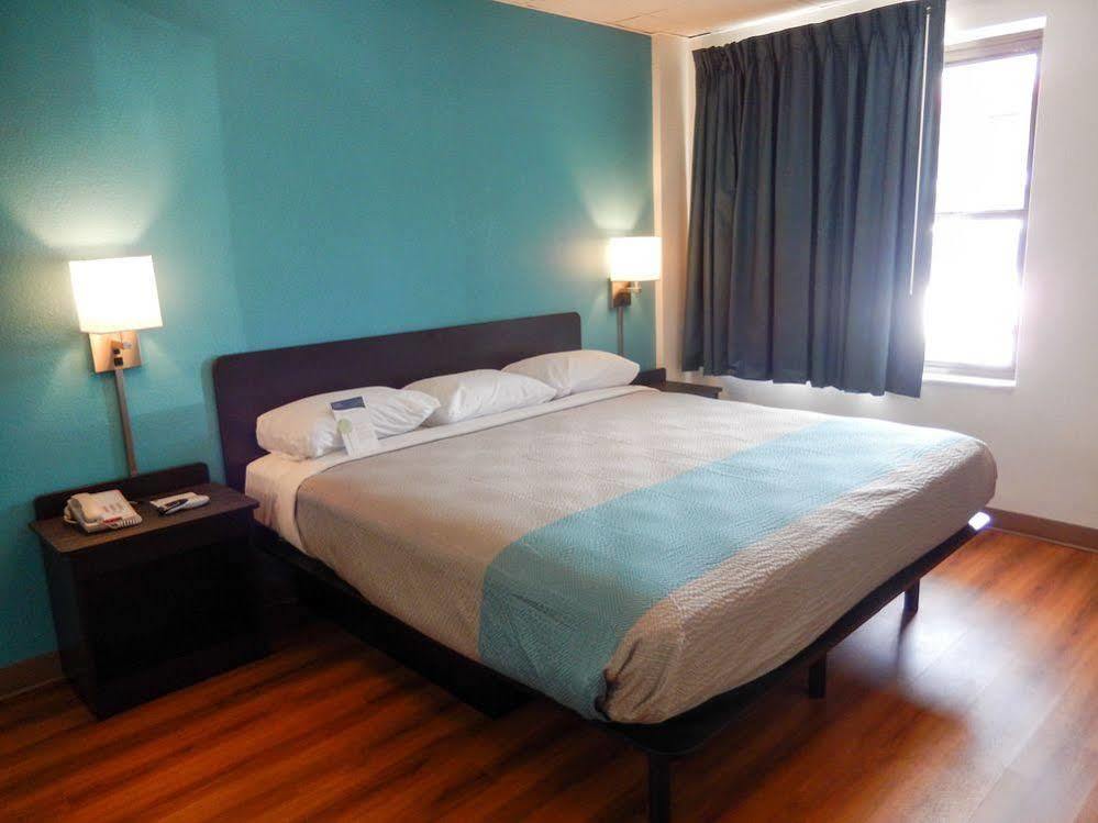 Motel 6-Elmsford, Ny - White Plains Eksteriør billede