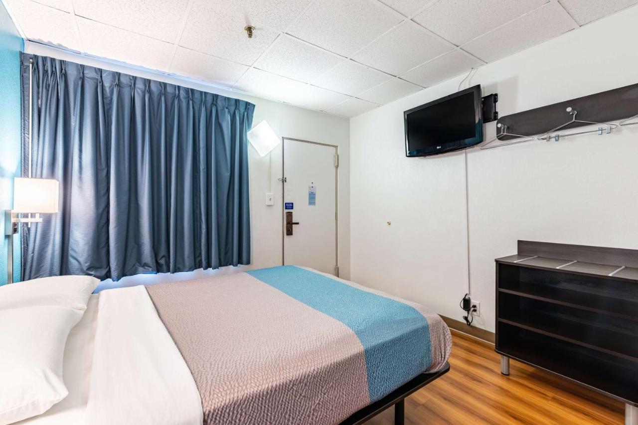 Motel 6-Elmsford, Ny - White Plains Eksteriør billede