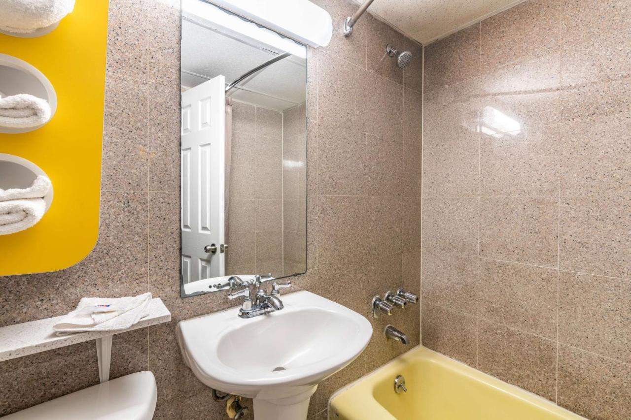 Motel 6-Elmsford, Ny - White Plains Eksteriør billede